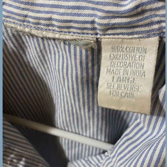 Westport LTD Vintage Embroidered Floral Detail Button Down Shirt - Picture 6 of 8